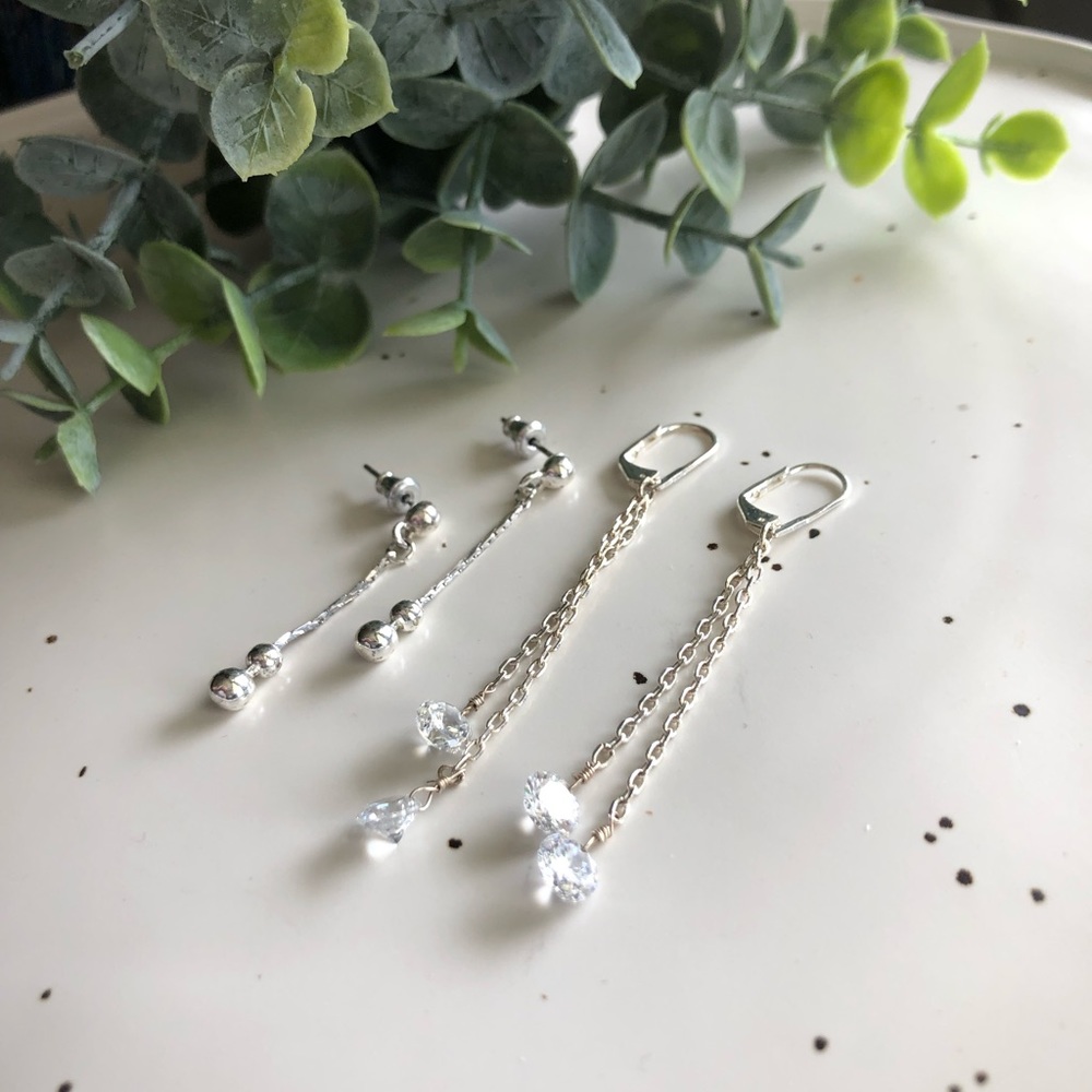 Bundle of 2 pairs dangle earrings